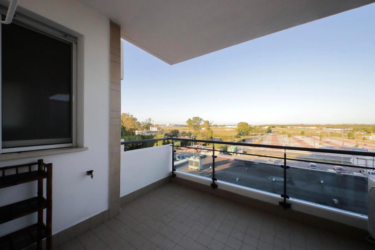 Bilocale Con Vista Sull'Aeroporto - Comodo Per Il Viaggio Fiumicino Kültér fotó