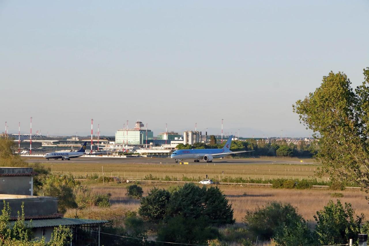 Bilocale Con Vista Sull'Aeroporto - Comodo Per Il Viaggio Fiumicino Kültér fotó