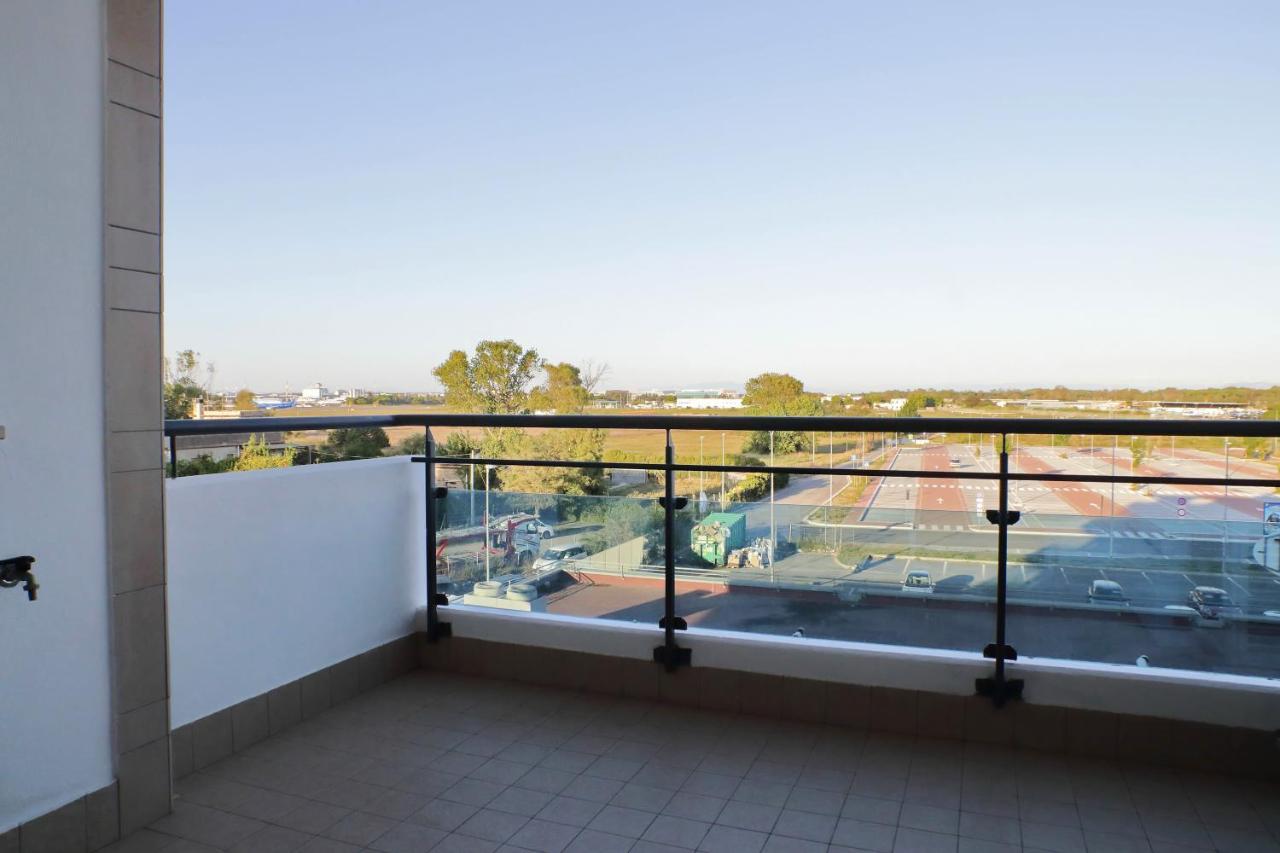 Bilocale Con Vista Sull'Aeroporto - Comodo Per Il Viaggio Fiumicino Kültér fotó